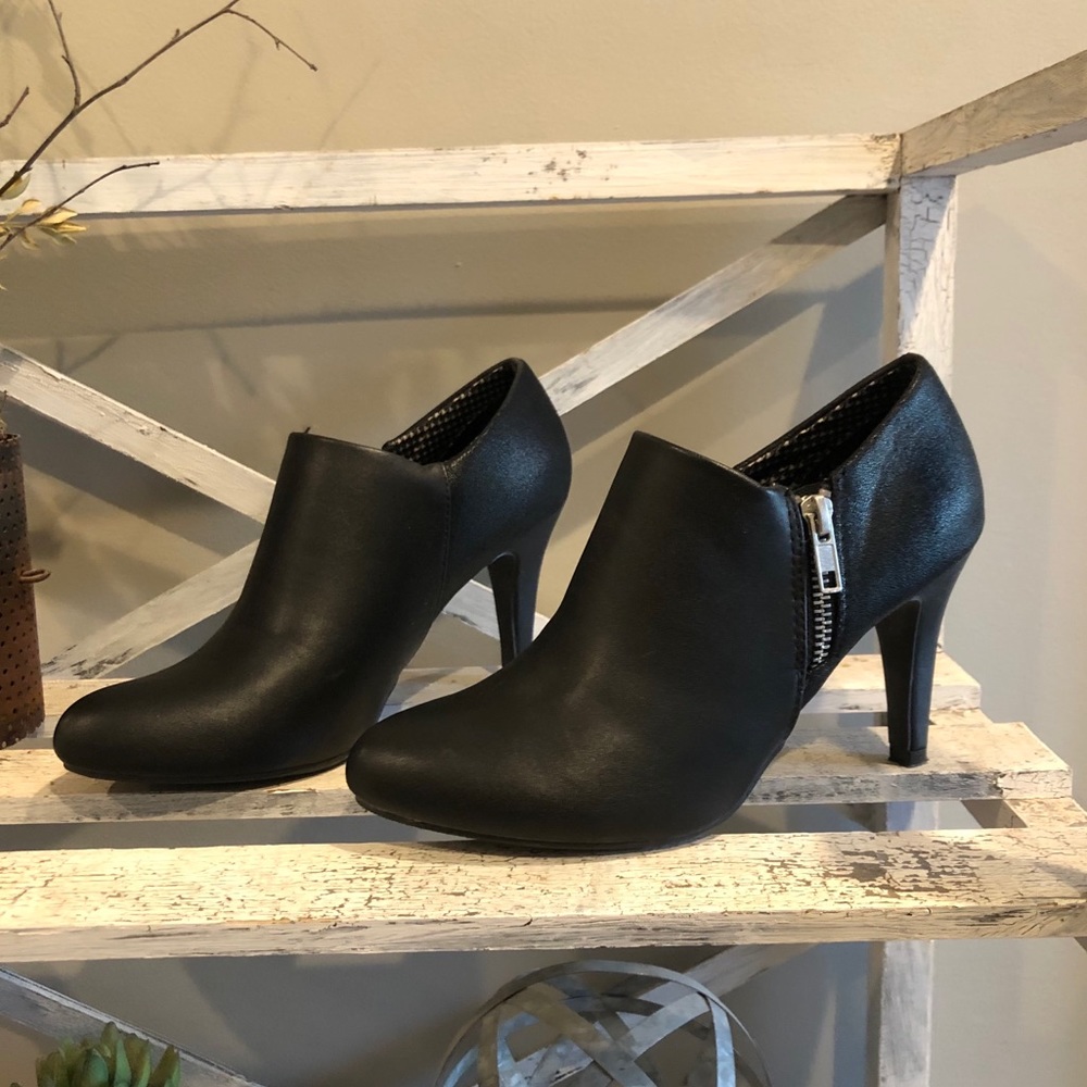 Heeled booties